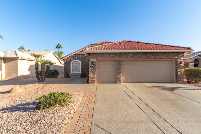9425 Nacoma Dr, Sun Lakes, AZ 85248