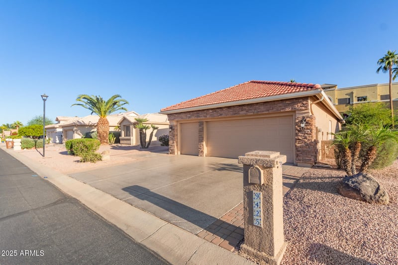 9425 Nacoma Dr, Sun Lakes, AZ 85248