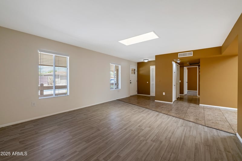 9425 Rolling Hills Dr, Sun City, AZ 85351