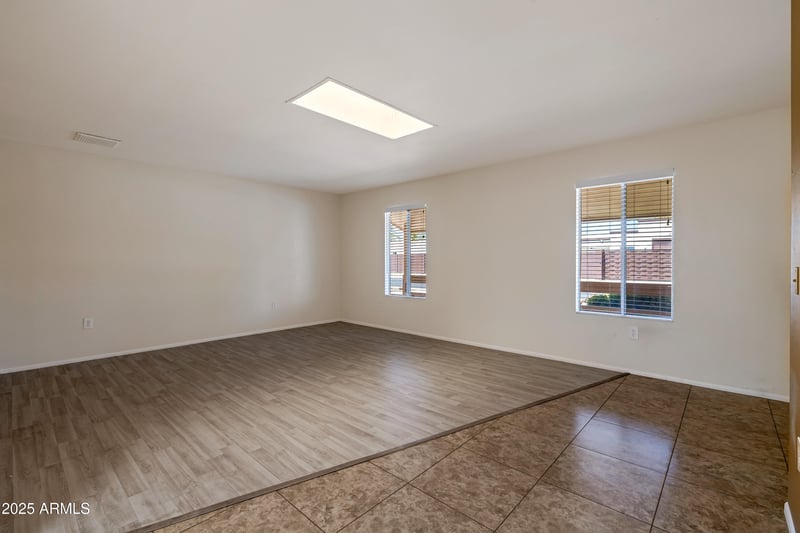 9425 Rolling Hills Dr, Sun City, AZ 85351