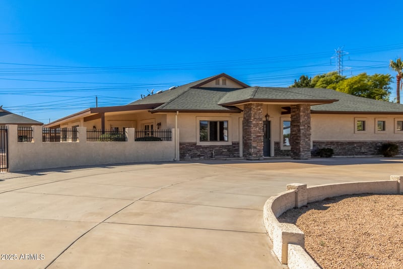 9426 112th Ave, Sun City, AZ 85351