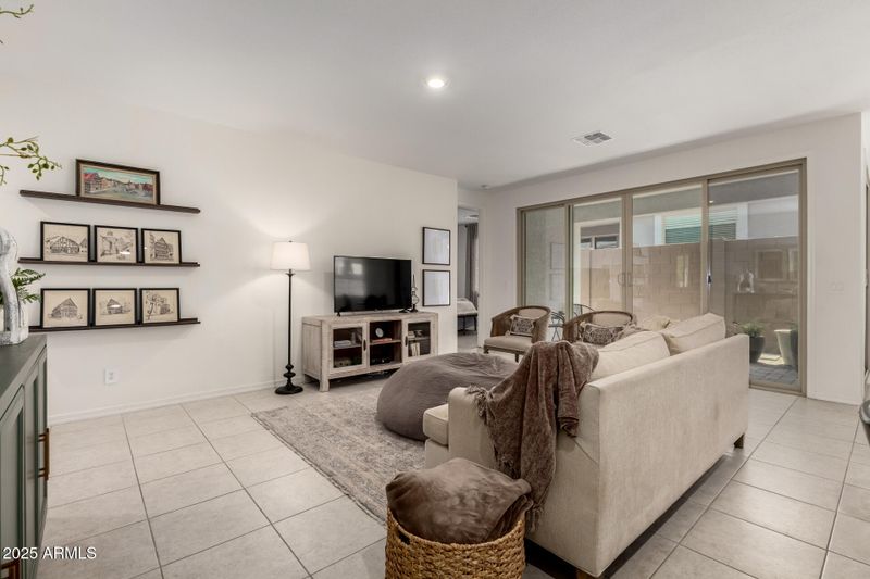 9427 E Saturn Ave, Mesa, AZ 85212