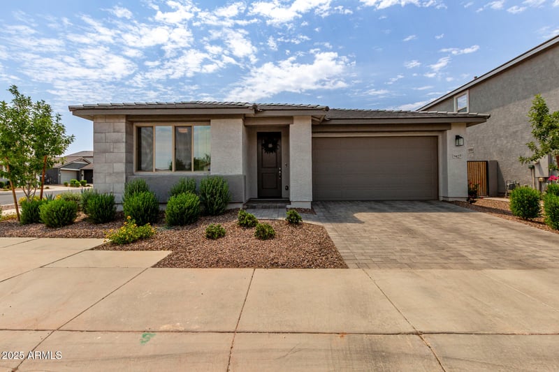 9427 Saturn Ave, Mesa, AZ 85212