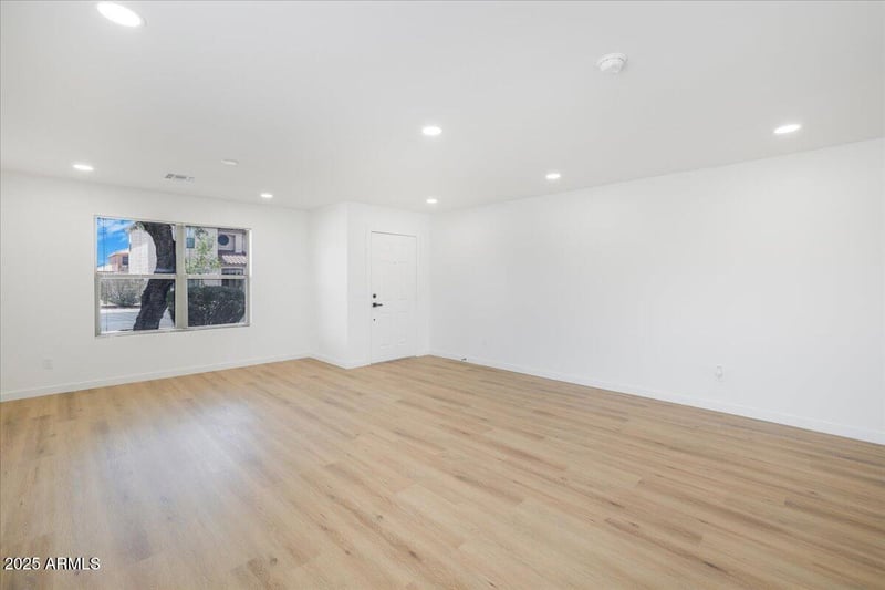 9428 Highland Ave, Phoenix, AZ 85037