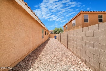 9428 Highland Ave, Phoenix, AZ 85037
