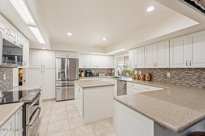 9429 Rolling Hills Dr, Sun City, AZ 85351