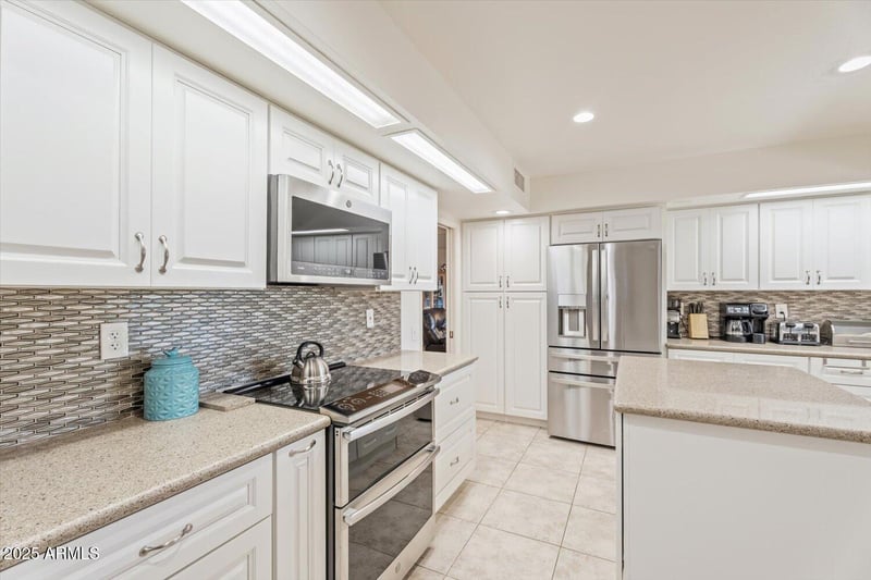9429 Rolling Hills Dr, Sun City, AZ 85351