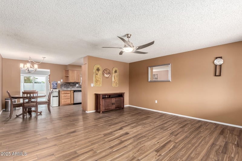9430 Arrowhead Dr, Sun City, AZ 85351