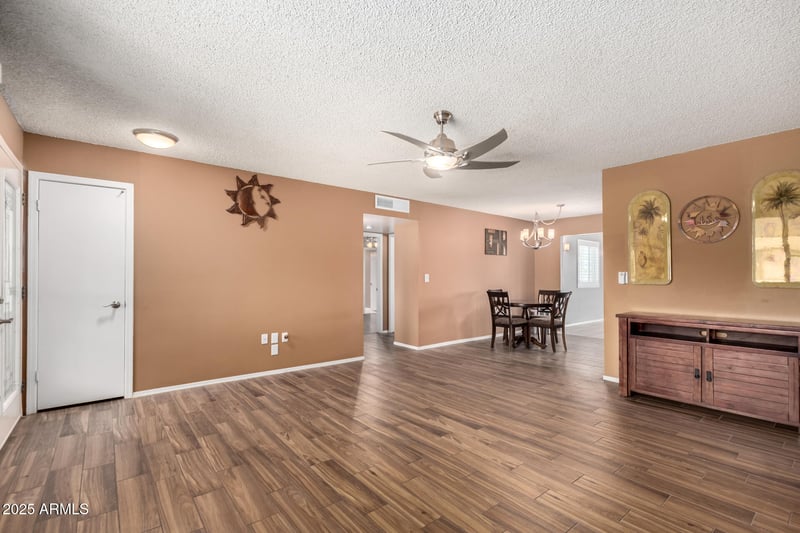 9430 Arrowhead Dr, Sun City, AZ 85351