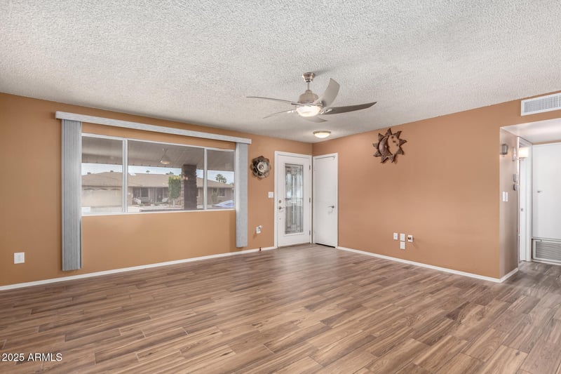 9430 Arrowhead Dr, Sun City, AZ 85351