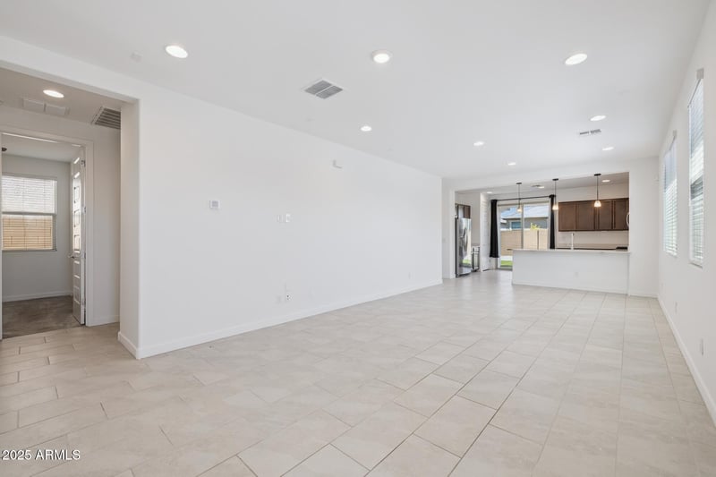 9432 Roma Ave, Phoenix, AZ 85037
