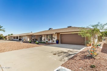 9433 Greenway Rd, Sun City, AZ 85351