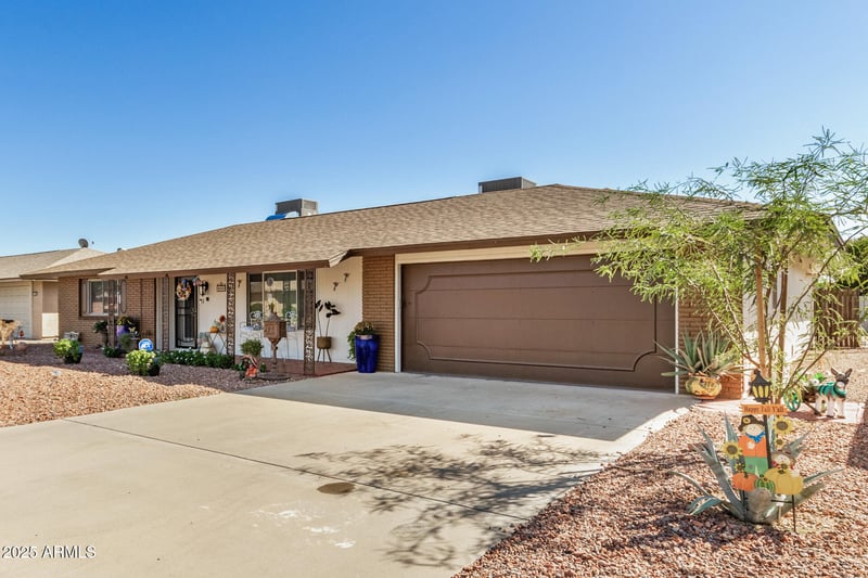 9433 Greenway Rd, Sun City, AZ 85351