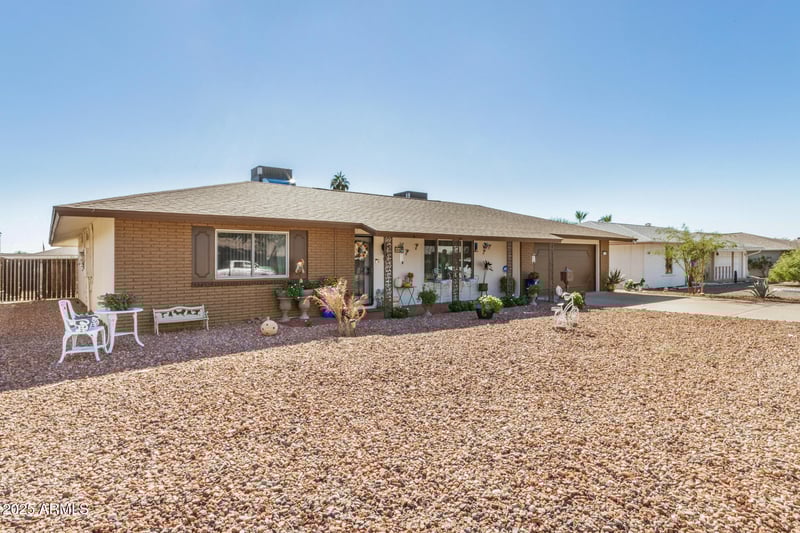 9433 Greenway Rd, Sun City, AZ 85351