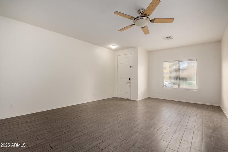 9433 Jamestown Rd, Phoenix, AZ 85037