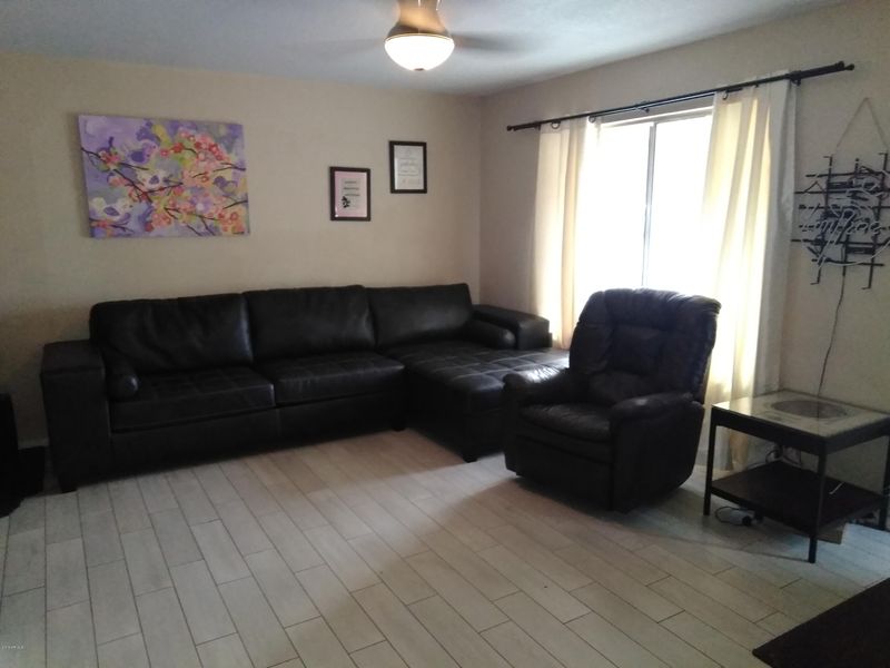 9433 N 70th Dr, Peoria, AZ 85345