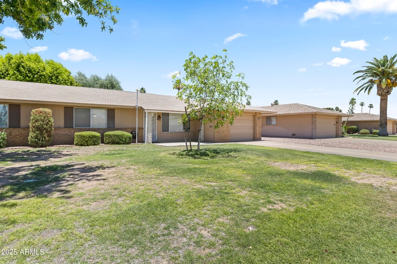 9434 Greenway Rd, Sun City, AZ 85351