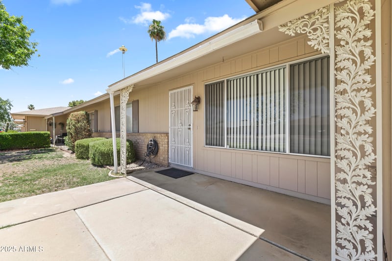 9434 Greenway Rd, Sun City, AZ 85351