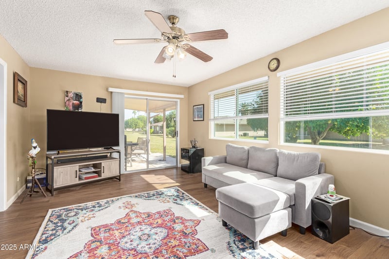 9437 Long Hills Dr, Sun City, AZ 85351