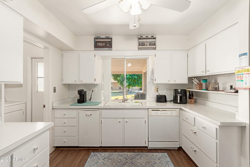 9437 Long Hills Dr, Sun City, AZ 85351