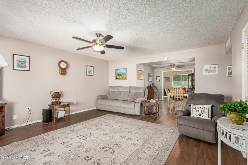 9437 Long Hills Dr, Sun City, AZ 85351