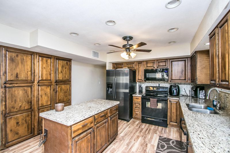 944 E 8th Pl, Mesa, AZ 85203