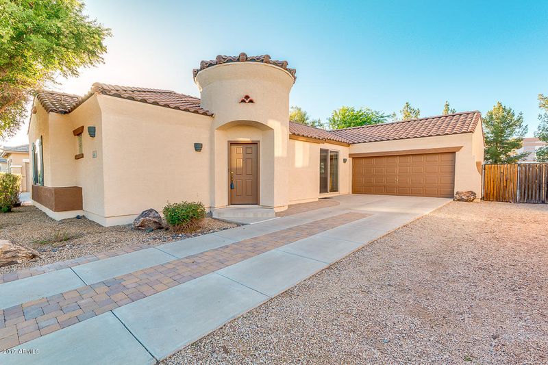 944 E Cherry Hills Dr, Chandler, AZ 85249