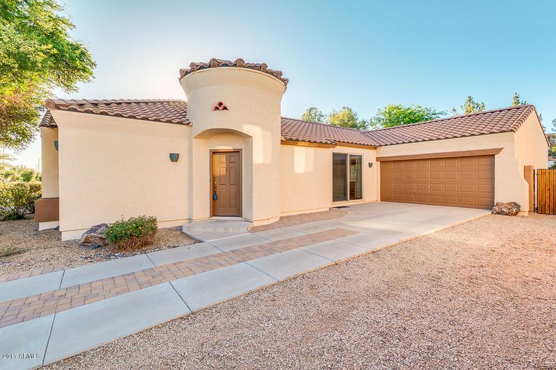 944 E Cherry Hills Dr, Chandler, AZ 85249