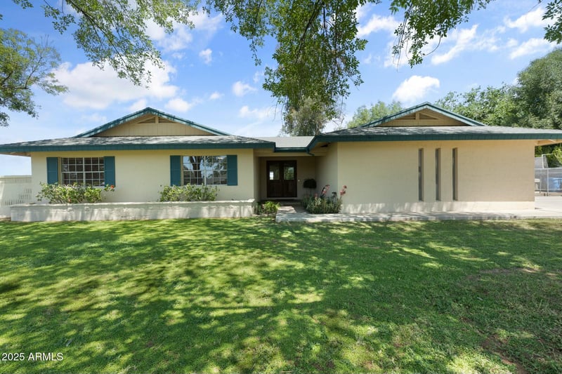 944 Melody Dr, Gilbert, AZ 85234