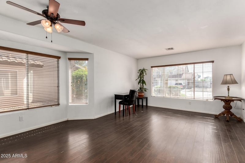 944 Rosebud Dr, San Tan Valley, AZ 85143