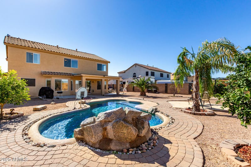 944 Rosebud Dr, San Tan Valley, AZ 85143