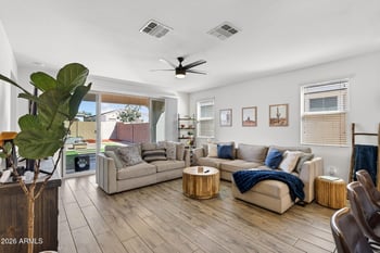 9440 Willow Bend Ln, Phoenix, AZ 85037