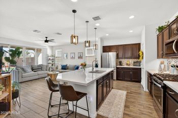 9440 W Willow Bend Ln, Phoenix, AZ 85037