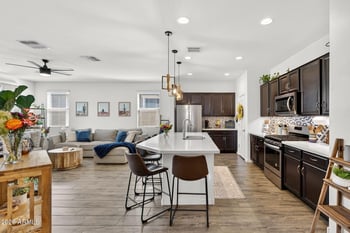 9440 Willow Bend Ln, Phoenix, AZ 85037