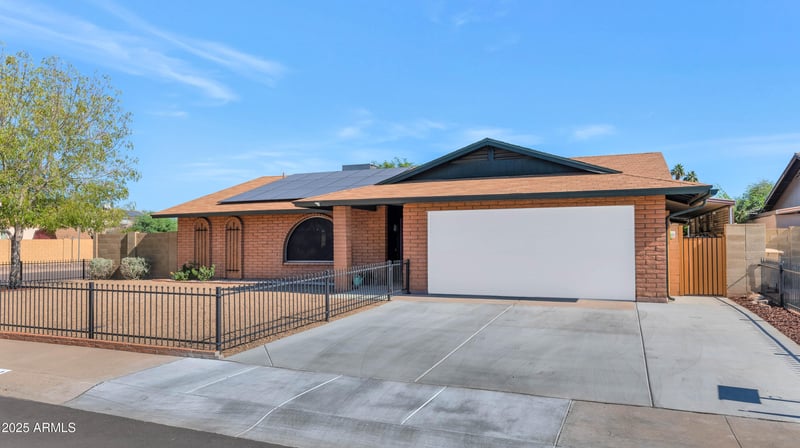 9441 49th Dr, Glendale, AZ 85302