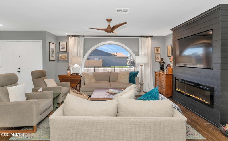 9441 49th Dr, Glendale, AZ 85302