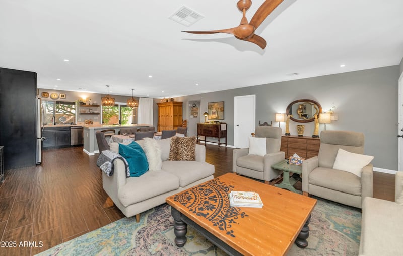 9441 49th Dr, Glendale, AZ 85302