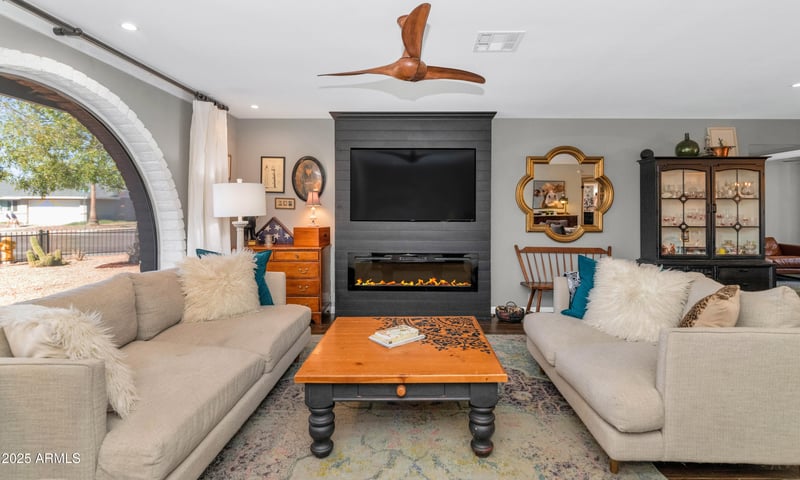 9441 49th Dr, Glendale, AZ 85302