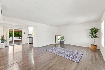 9443 Newport Dr, Sun City, AZ 85351