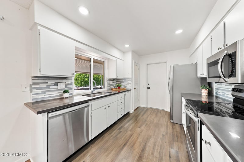 9443 Newport Dr, Sun City, AZ 85351