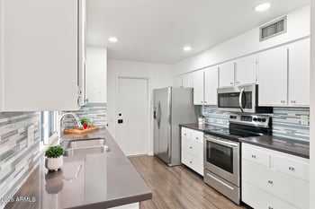9443 Newport Dr, Sun City, AZ 85351