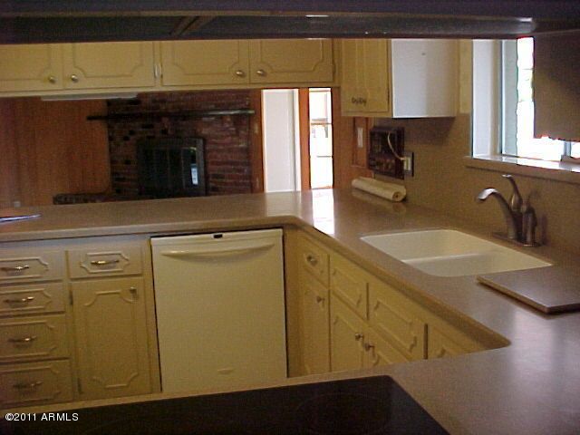 945 E Orangewood Ave, Phoenix, AZ 85020