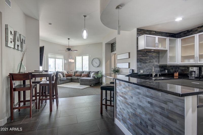945 E Playa Del Norte Dr #2015, Tempe, AZ 85288
