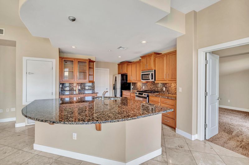 945 E Playa Del Norte Dr #5001, Tempe, AZ 85288