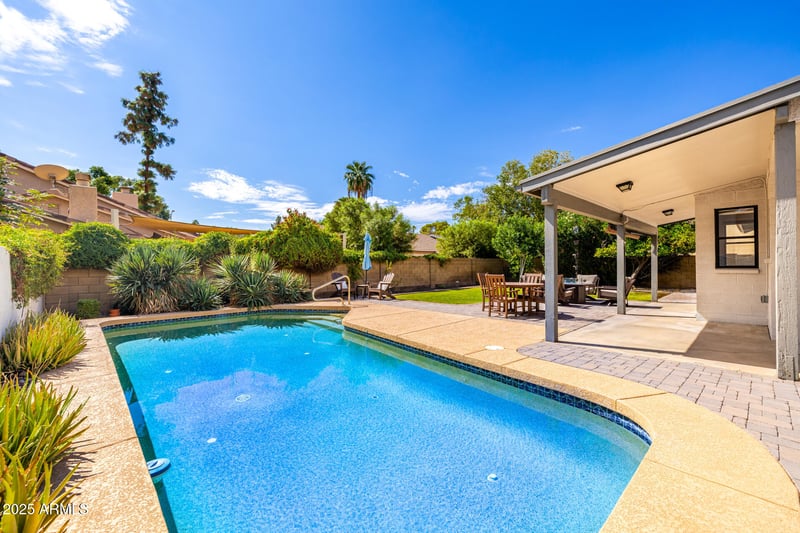 945 Leeward Ln, Tempe, AZ 85283
