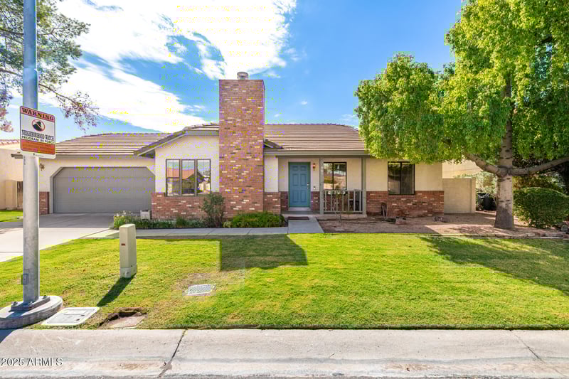 945 Leeward Ln, Tempe, AZ 85283