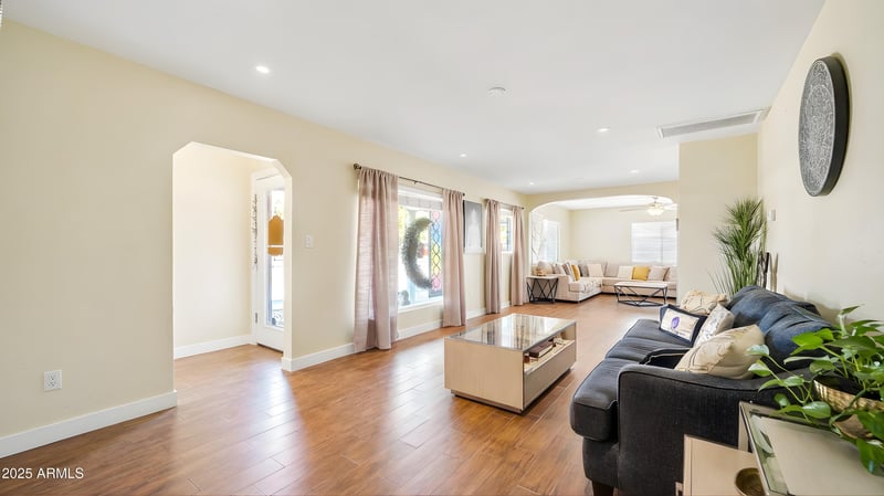 945 Missouri Ave, Phoenix, AZ 85014