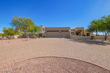 945 Mountain View Rd, Apache Junction, AZ 85119