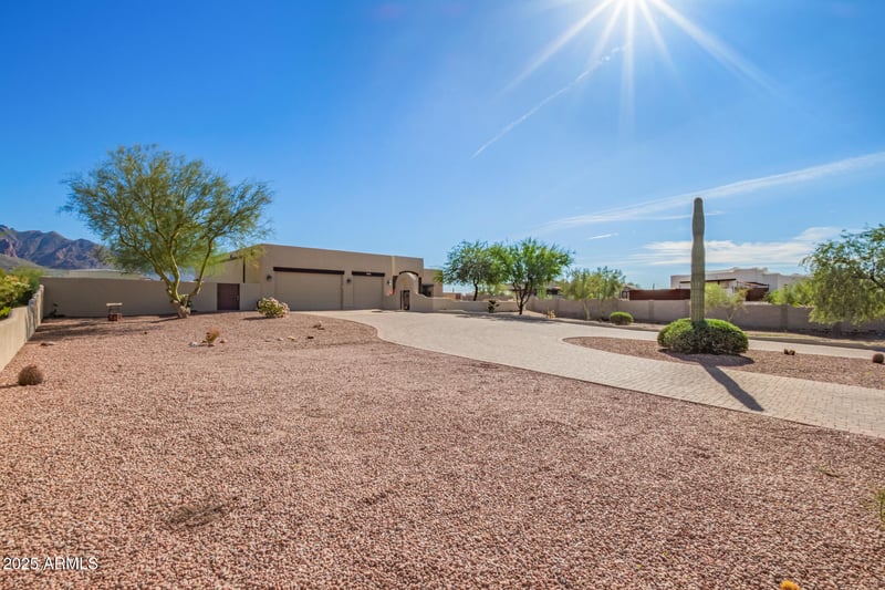 945 Mountain View Rd, Apache Junction, AZ 85119