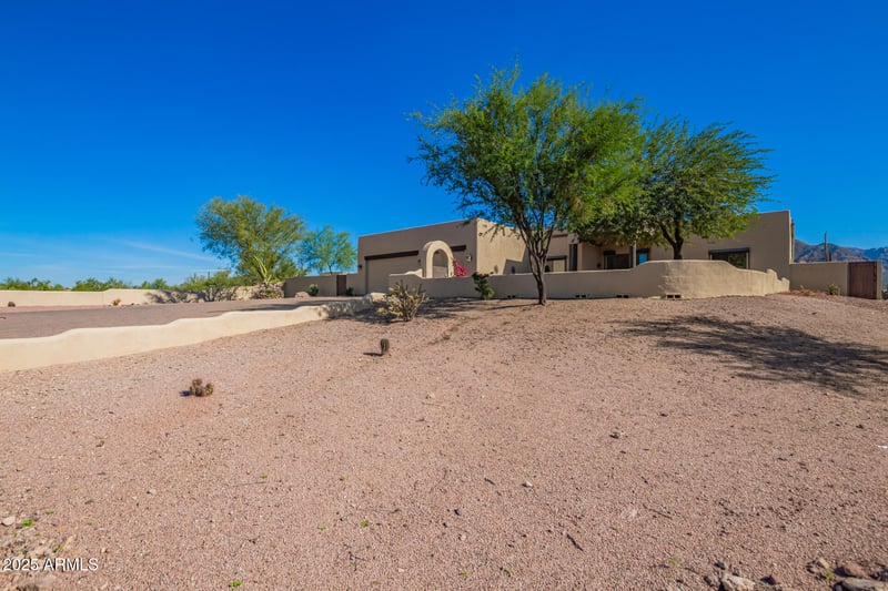 945 Mountain View Rd, Apache Junction, AZ 85119